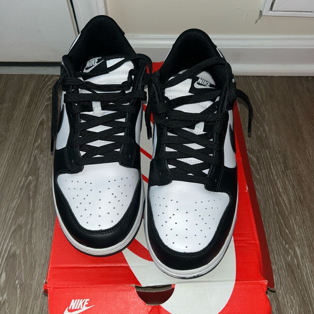 Nike Classic Black and White Low-Tops